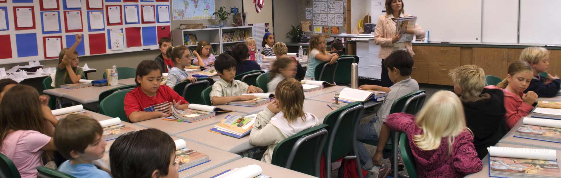 Inside of a school with Vive 0-10 V commercial wireless lighting system